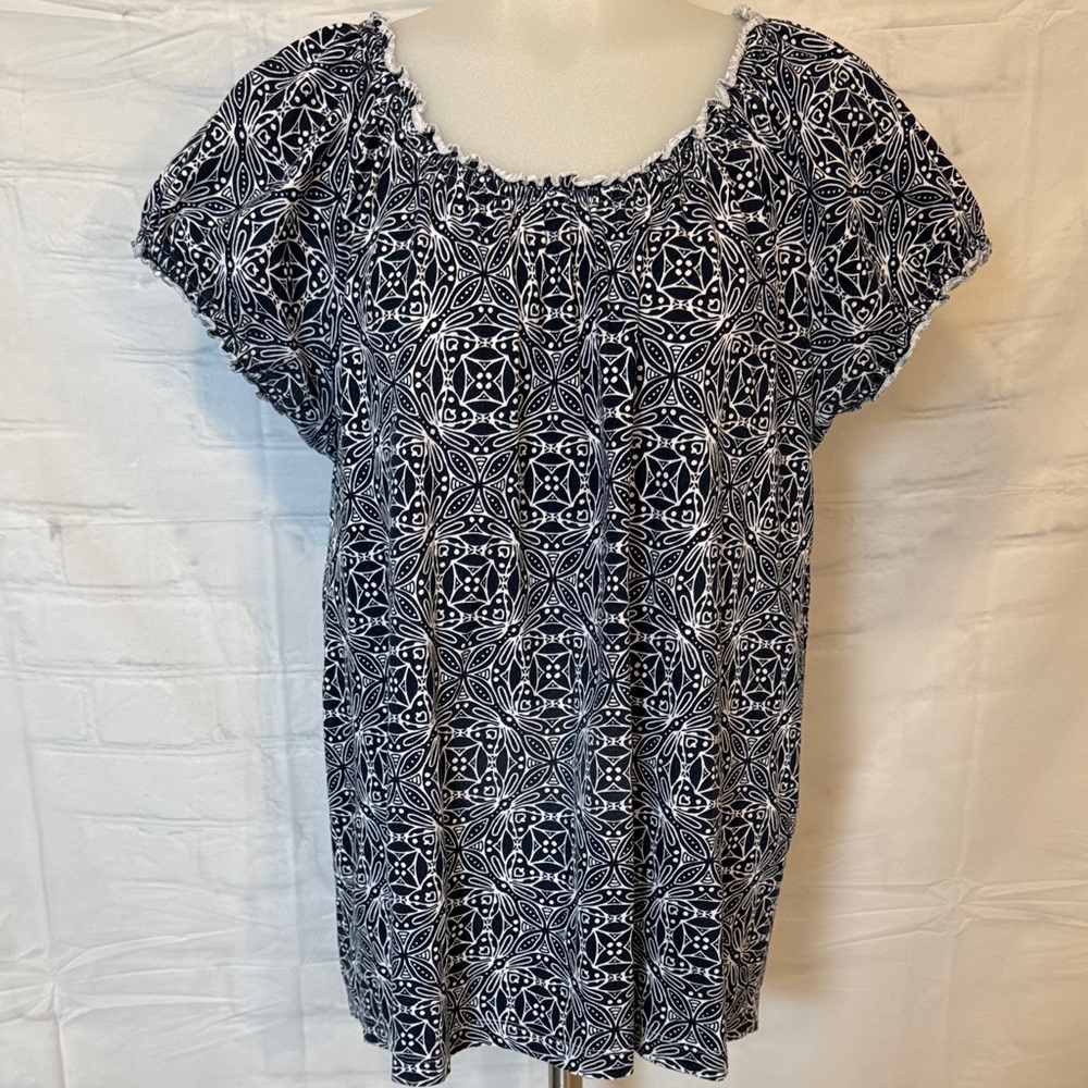 Kim Rogers Large women's short-sleeve top in a blue and white geometric pattern